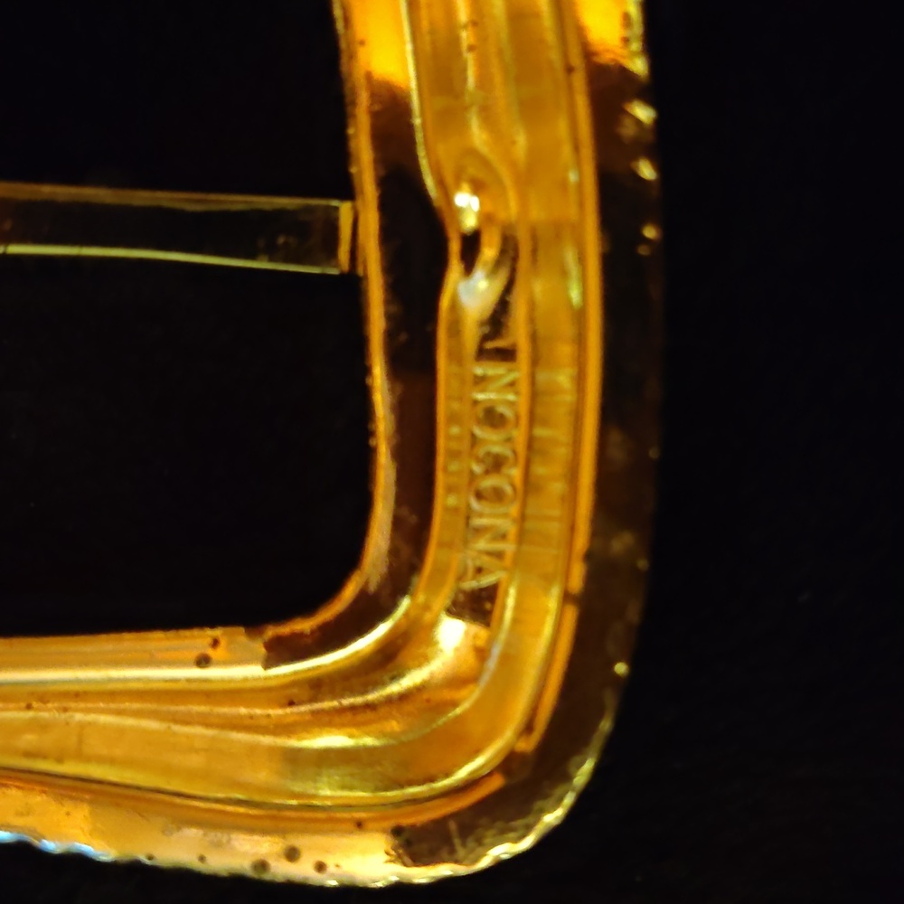 Gold Buckle Accessory - Picture 2 of 3